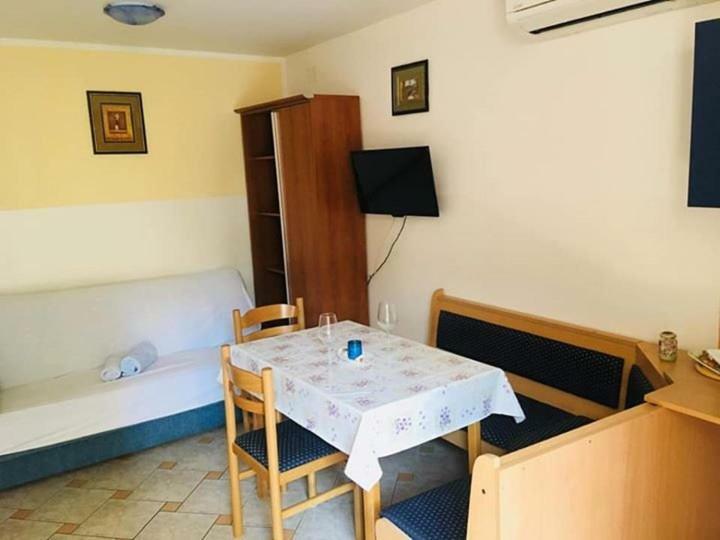 Apartmani Djura Selce Buitenkant foto